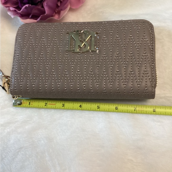 Badgley Mischka Vegan Leather Long Wallet With Phone Pocket And Wristlet Taupe - Picture 5 of 6